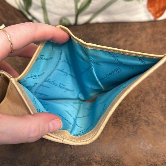 VINTAGE SALVATORE FERRAGAMO DRAGONFLY ITALY LEATHER AND TEXTILE WALLET PRELOVED - Picture 7 of 10